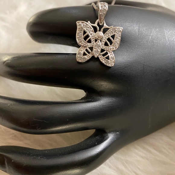 Exquisite Sterling Silver 925 Butterfly Diamond Necklace - Picture 3 of 9